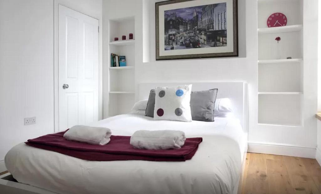 Clamshell Land - Royal Mile Apartment Edinburgh Room photo