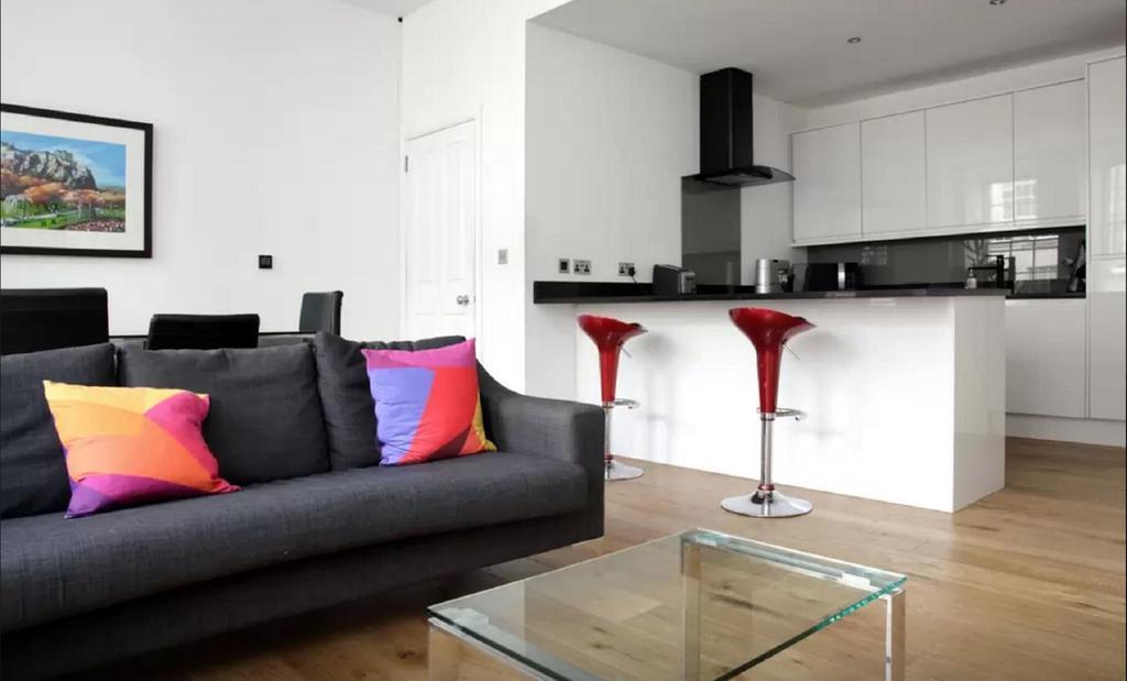 Clamshell Land - Royal Mile Apartment Edinburgh Room photo