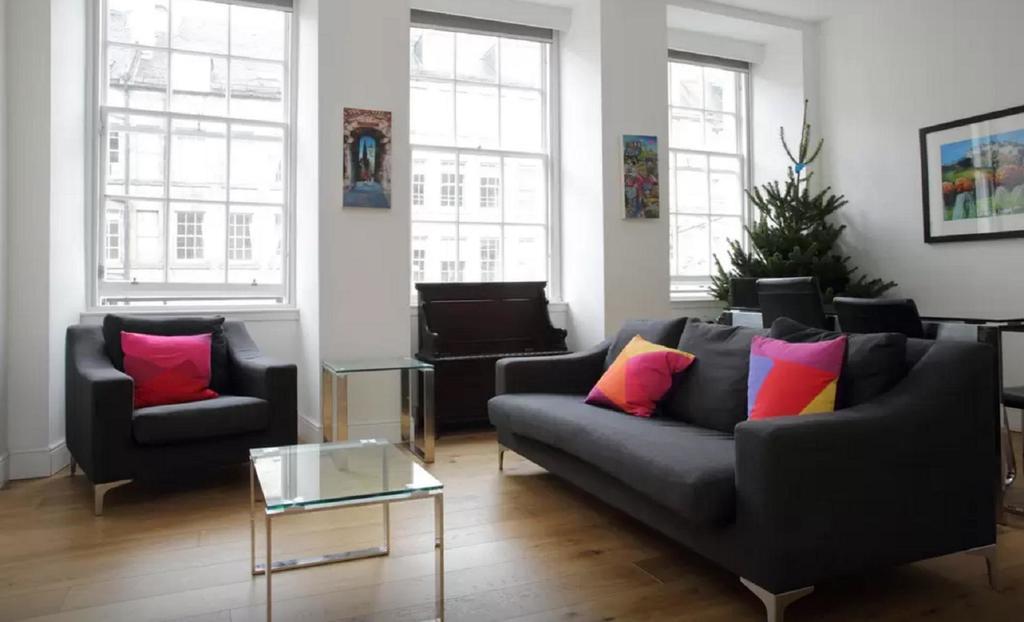Clamshell Land - Royal Mile Apartment Edinburgh Room photo