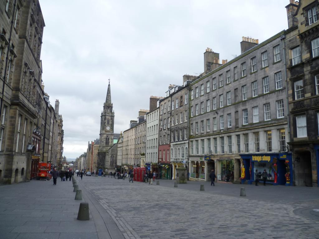 Clamshell Land - Royal Mile Apartment Edinburgh Room photo